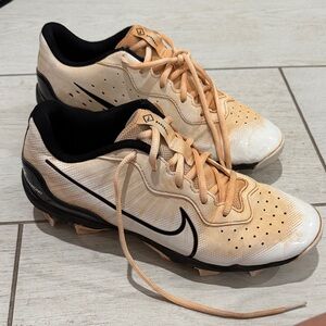 Nike Black and white football Cleats men’s 8